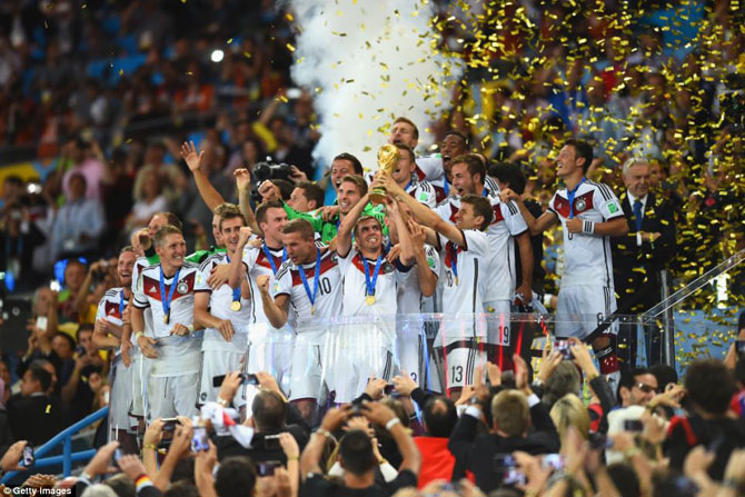 Chùm ảnh người dân Đức ăn mừng đội tuyển vô địch World Cup